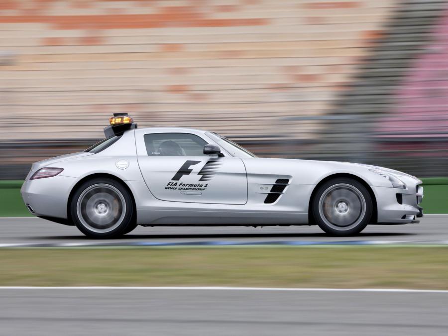  Mercedes-Benz SLS AMG F1 Safety Car 2010 года  (фото 32 из 46)